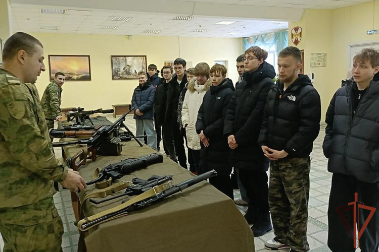 На Урале росгвардейцы провели профориентационные и патриотические мероприятия