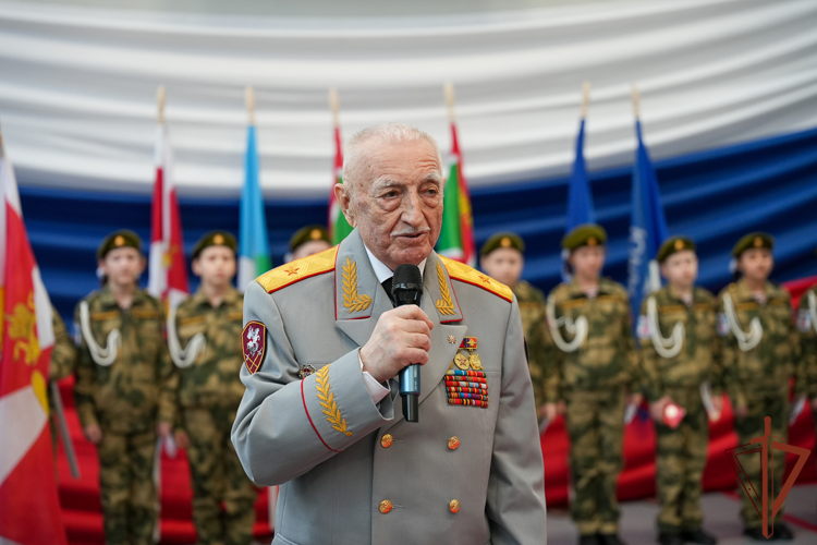 Росгвардейцы поздравили школьников со вступлением в «Гвардейскую смену» На Урале