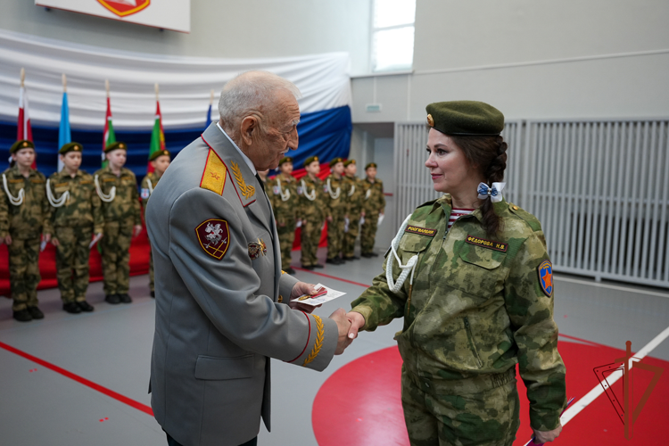 Росгвардейцы поздравили школьников со вступлением в «Гвардейскую смену» На Урале