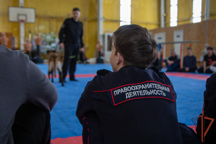 В регионах Уральского округа прошли патриотические мероприятия к 10-летию Росгвардии (ВИДЕО)