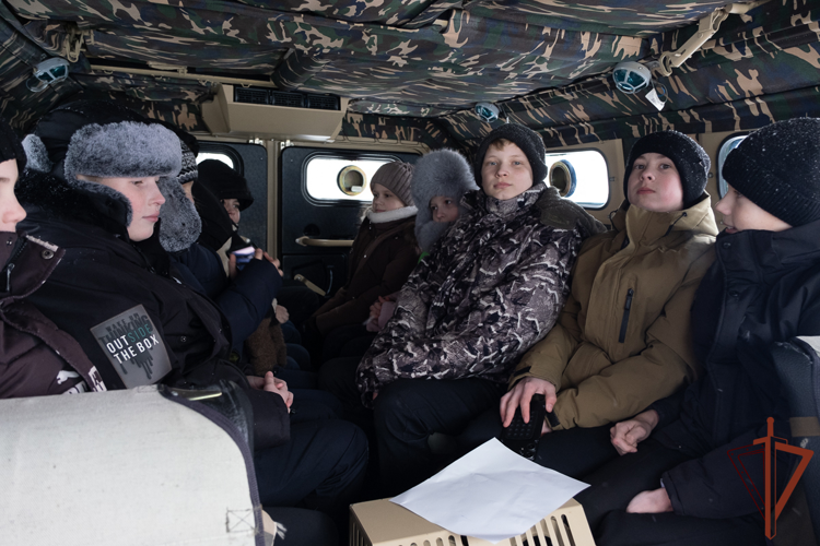 В Свердловской области сотрудники военной контрразведки совместно с Росгвардией почтили память капитана Алексея Горбунова