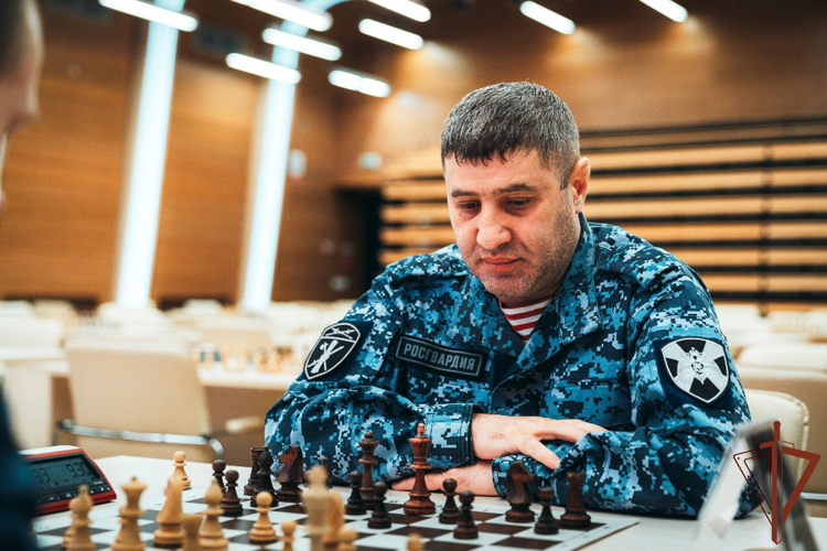 В Уральском округе Росгвардии определили сильнейших в шахматах и боевом самбо
