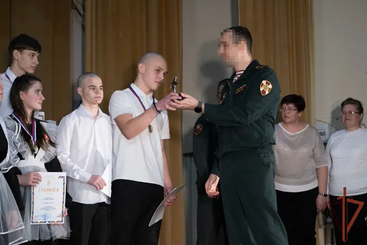 В Свердловской области сотрудники военной контрразведки совместно с Росгвардией почтили память капитана Алексея Горбунова