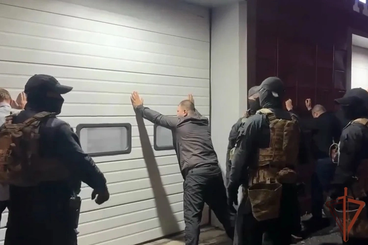 При силовой поддержке ОМОН и СОБР Росгвардии в регионах Урала прошли профилактические рейды