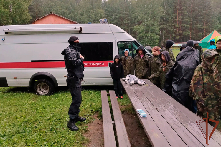 На Урале продолжается всероссийская акция «Каникулы с Росгвардией»
