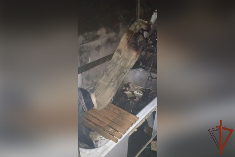 На Южном Урале росгвардейцы спасли при пожаре местную жительницу и эвакуировали жильцов