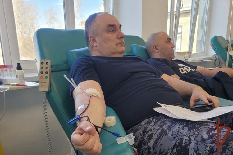 В Челябинске сотрудники Росгвардии пополнили региональный банк крови на 10 литров