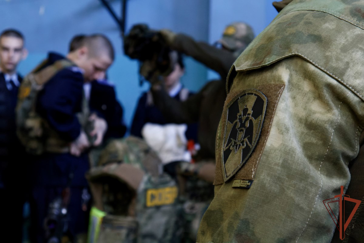 На Урале представители Росгвардии провели встречи с молодежью и памятные акции