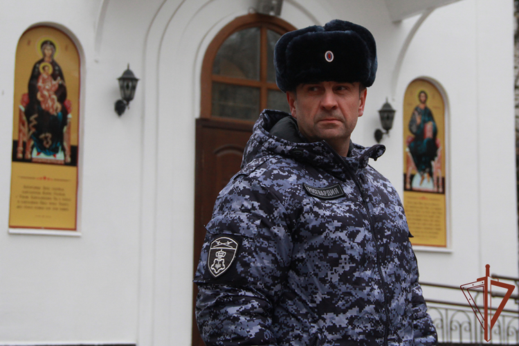 Сотрудники Росгвардии обеспечили правопорядок на крупных массовых мероприятиях в регионах Урала