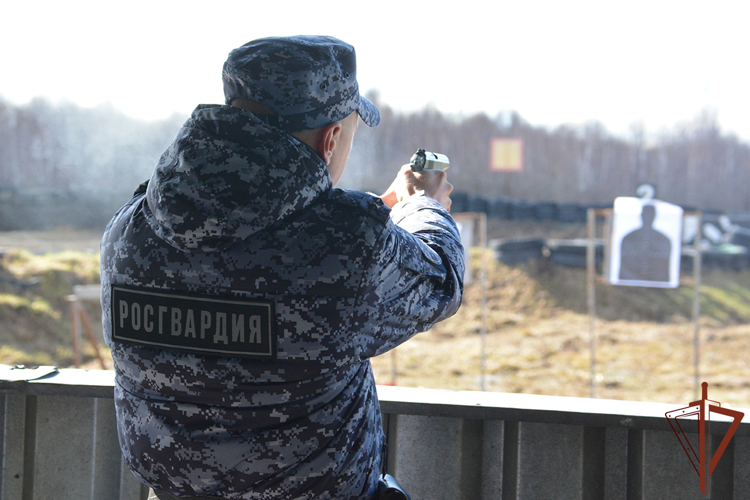 На Урале в территориальных управлениях Росгвардии определили лучших в стрельбе из боевого оружия