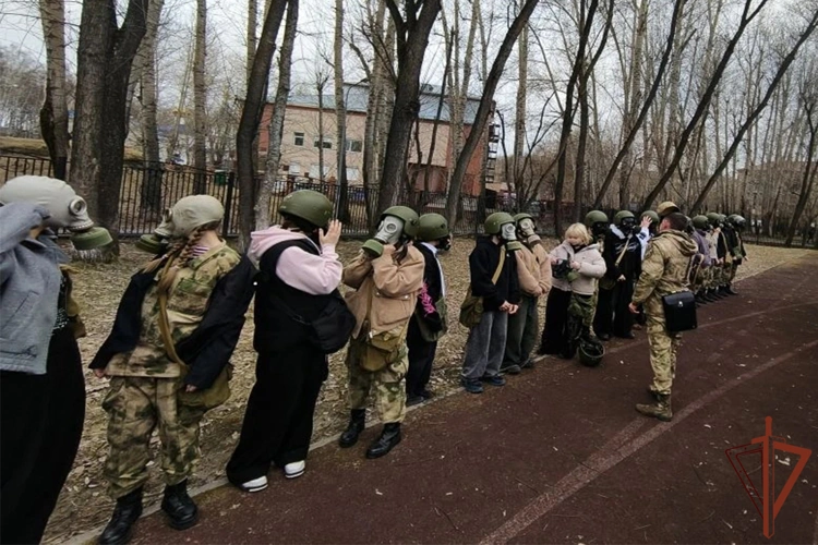 В Уральском округе Росгвардии прошли мероприятия в честь 65-летия первого полета человека в космос