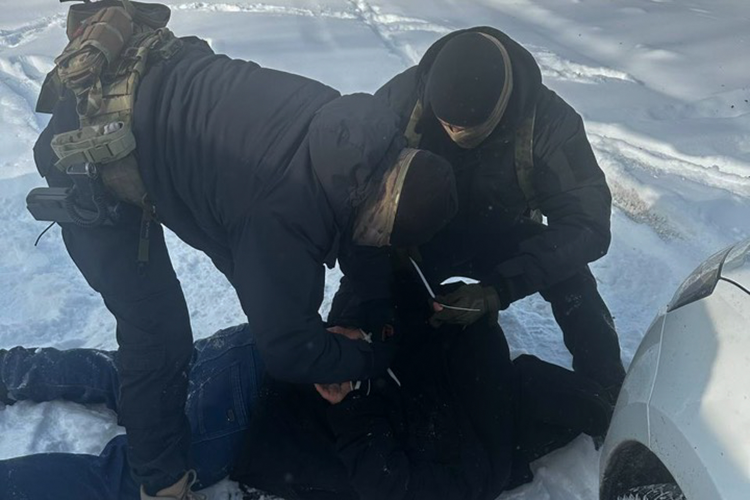 В Екатеринбурге при силовой поддержке СОБР Росгвардии задержаны подозреваемые в серии краж автомобилей (видео)