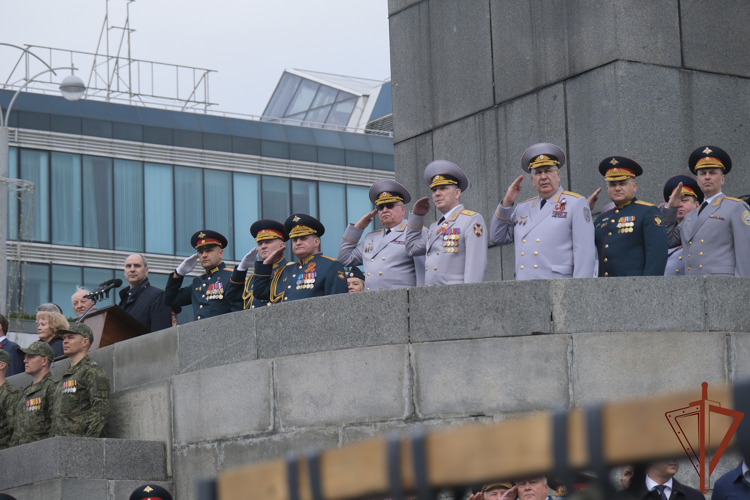 Росгвардия приняла участие в параде Победы в Екатеринбурге (видео)