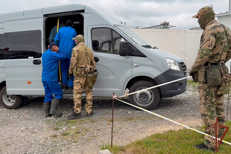 В Уральском округе Росгвардии подведены итоги участия спецподразделений в операции «Нелегал-2026» (видео)