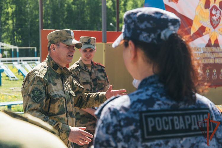 В Уральском округе Росгвардии определили сильнейших спортсменов в легкоатлетическом кроссе и служебном биатлоне