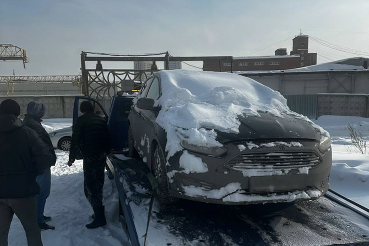 В Екатеринбурге при силовой поддержке СОБР Росгвардии задержаны подозреваемые в серии краж автомобилей (видео)