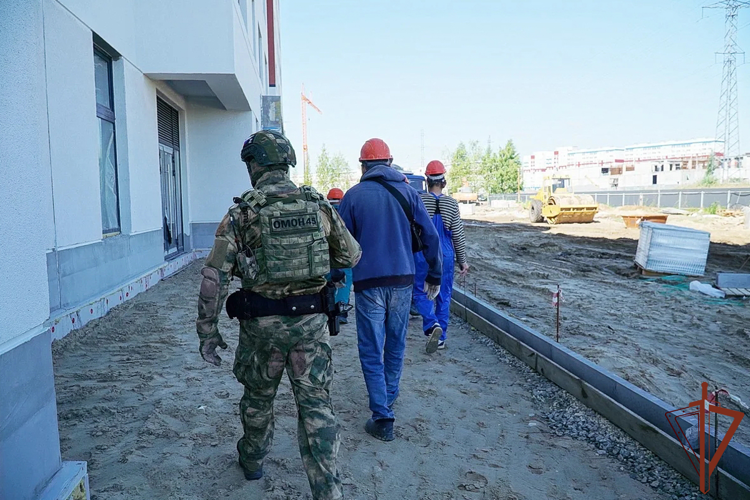 При силовой поддержке Росгвардии на Урале проведены профилактические мероприятия в сфере миграционного законодательства