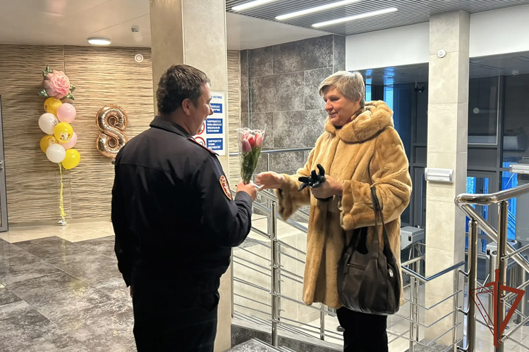В Уральском округе Росгвардии состоялись торжественные мероприятия в преддверии Международного женского дня