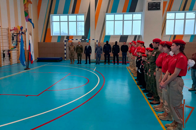 Дни открытых дверей и патриотические акции организовали росгвардейцы для юных жителей Урала (видео)