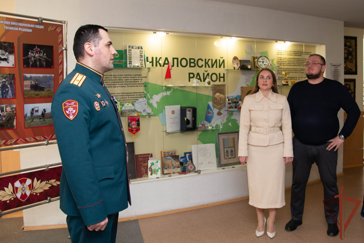 В Уральском округе Росгвардии состоялись тематические выставки и встречи с молодежью в рамках ведомственных проектов