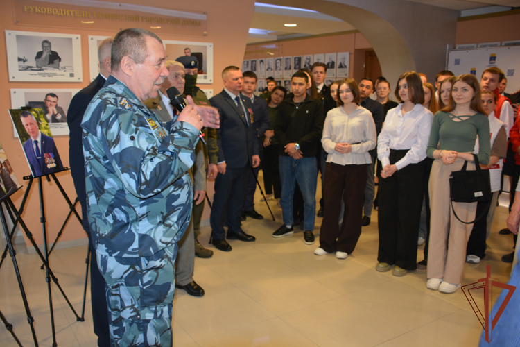 В Тюменской городской Думе открылась фотовыставка «Росгвардия. Всегда на страже» (видео)