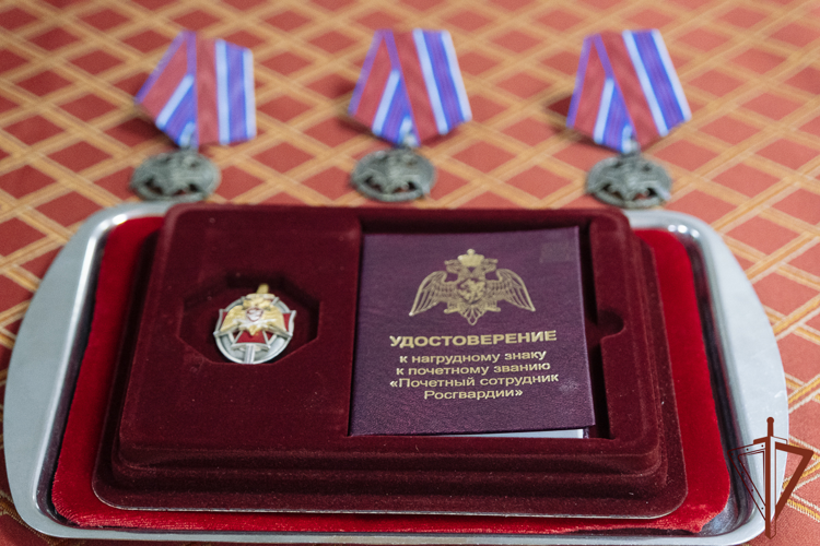 Офицеры Уральского округа Росгвардии удостоены государственных и ведомственных наград