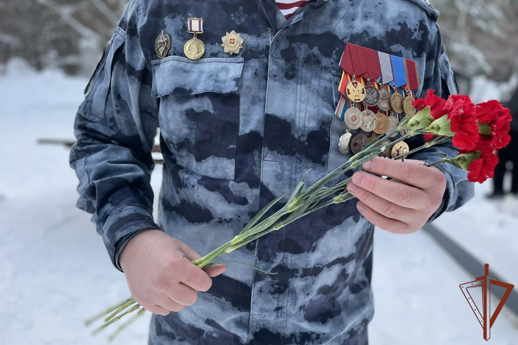 Росгвардейцы на Урале почтили память коллег, погибших при исполнении служебного долга на Северном Кавказе