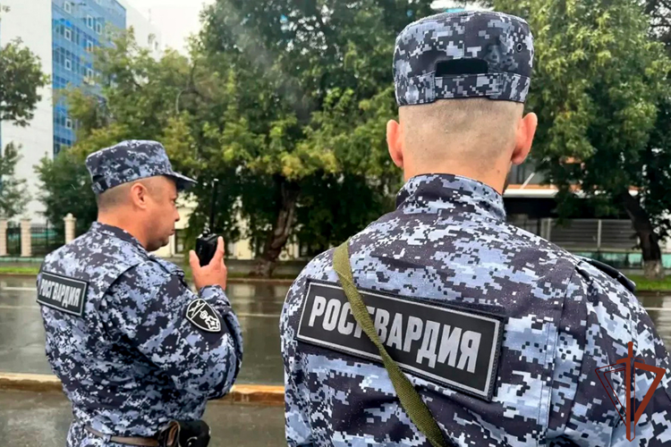Безопасность праздничных мероприятий, прошедших на Урале, обеспечили росгвардейцы