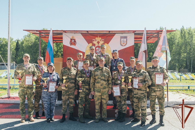 В Уральском округе Росгвардии определили сильнейших спортсменов в легкоатлетическом кроссе и служебном биатлоне
