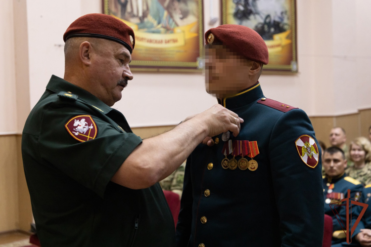 Военнослужащие калиновского соединения Уральского округа Росгвардии удостоены государственных наград
