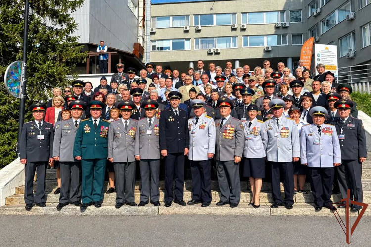 В Саратове росгвардейцы тепло встретили делегацию ветеранов войск правопорядка