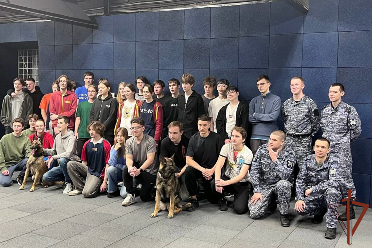 В Уральском округе Росгвардии проходят военно-патриотические и памятные мероприятия