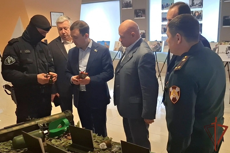 В Тюменской городской Думе открылась фотовыставка «Росгвардия. Всегда на страже» (видео)