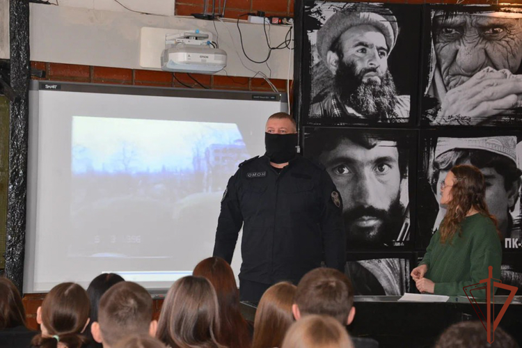 Росгвардейцы на Урале почтили память коллег, погибших при исполнении служебного долга на Северном Кавказе