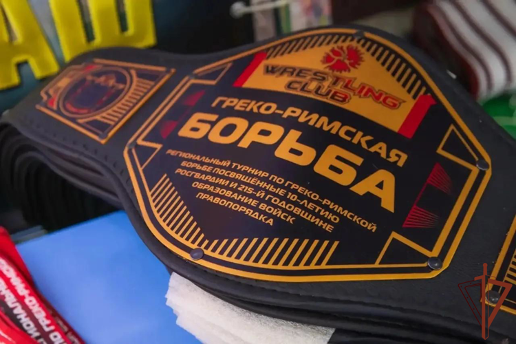 В Саратовской области росгвардейцы провели турнир по греко-римской борьбе (видео)