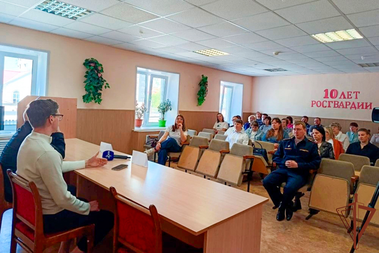 Росгвардейцы провели патриотические и просветительские мероприятия для молодежи