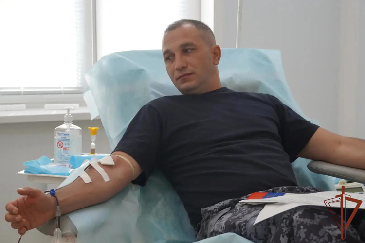 В Саратове росгвардейцы пополнили банк донорской крови (видео)