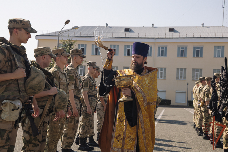 В Уральском округе Росгвардии в День Крещения Руси почтили память небесного покровителя ведомства (видео)