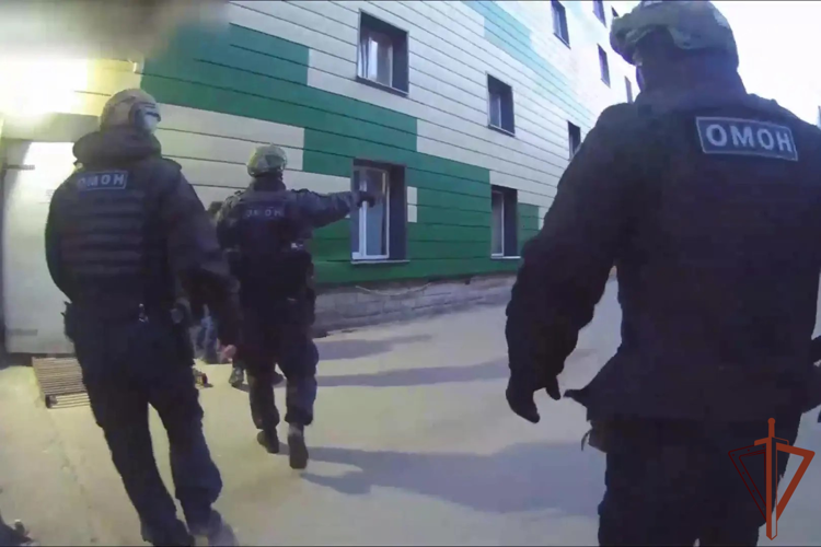 При содействии спецназа Росгвардии выявлены нарушители миграционного законодательства в Москве (видео)