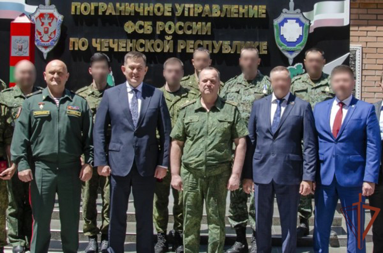 В Чеченской Республике командующий ОГВ(с) поздравил военнослужащих Пограничного управления с профессиональным праздником