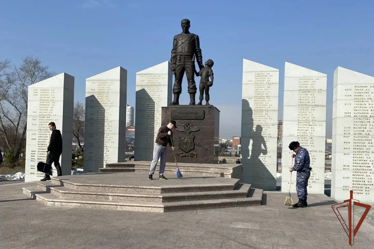На Урале представители Росгвардии провели встречи с молодежью и памятные акции
