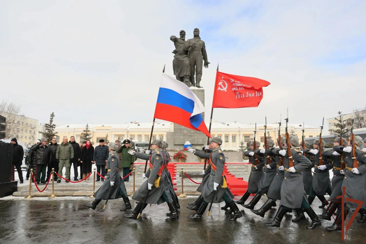 Командующий Уральским округом Росгвардии почтил память воинов легендарного добровольческого танкового корпуса