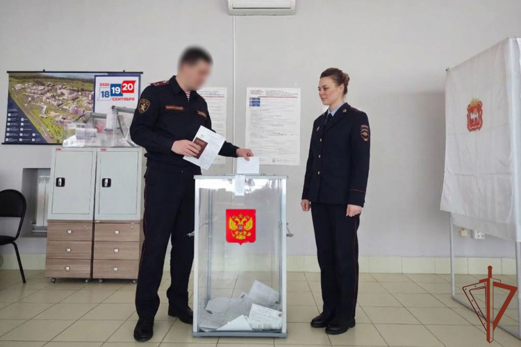 Уральский округ Росгвардии принимает участие в Едином дне голосования (видео)