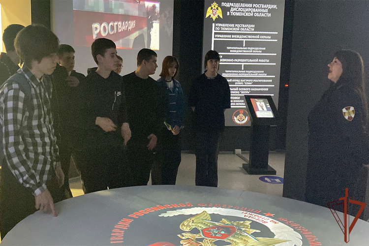 Более трёх 3 тысяч человек посетили мультимедийную выставку «Росгвардия. Вехи истории» в тюменском Историческом парке (видео)
