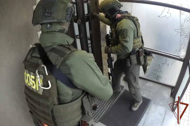 При силовой поддержке спецназа Росгвардии пресечена противоправная деятельность преступной группы в Туле (видео)