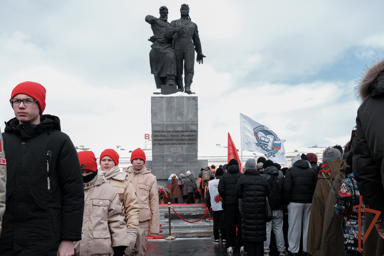Командующий Уральским округом Росгвардии почтил память воинов легендарного добровольческого танкового корпуса