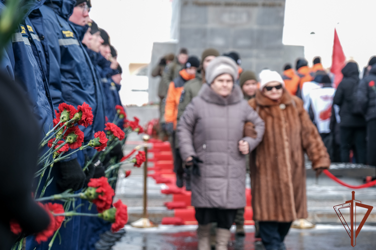 Командующий Уральским округом Росгвардии почтил память воинов легендарного добровольческого танкового корпуса