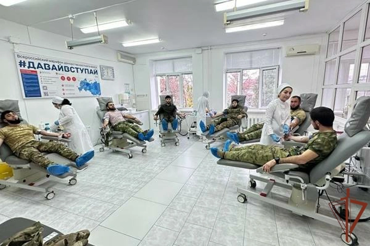 В Грозном росгвардейцы стали участниками всероссийской акции "От сердца к сердцу"