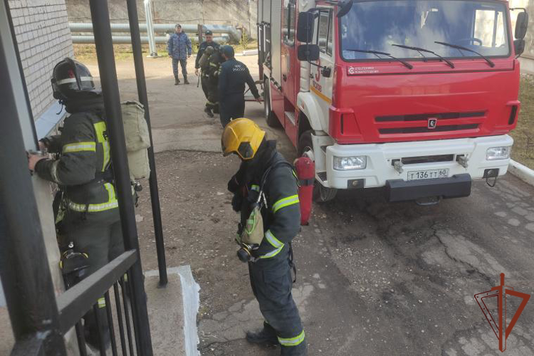 Противопожарное учение прошло в Управлении Росгвардии по Псковской области
