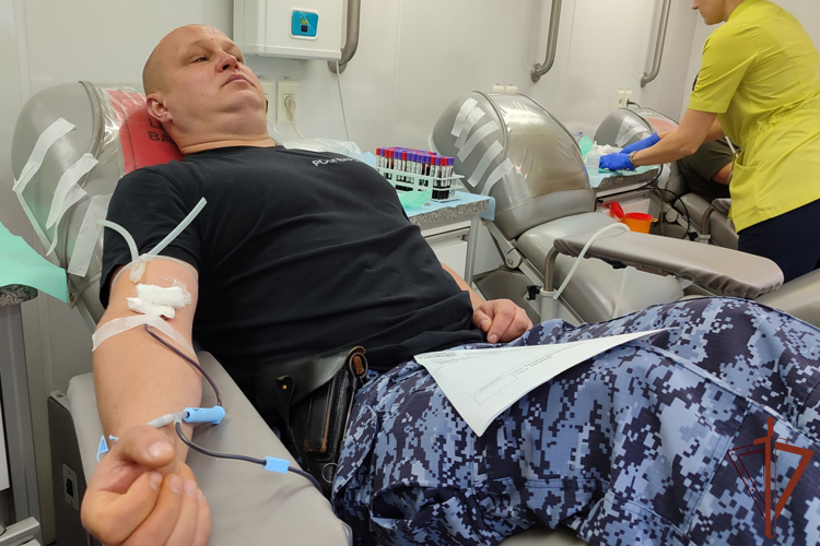 Росгвардейцы приняли участие в донорской акции «От сердца к сердцу» в Брянске